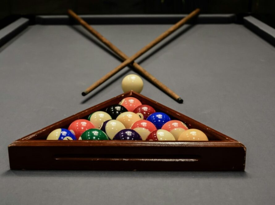 rack de 8 ball the perfect stroke original picture by marcelo leal sur unsplash min